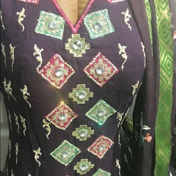 Maroon georgette with silver pink & green work - Picture 2 of 3